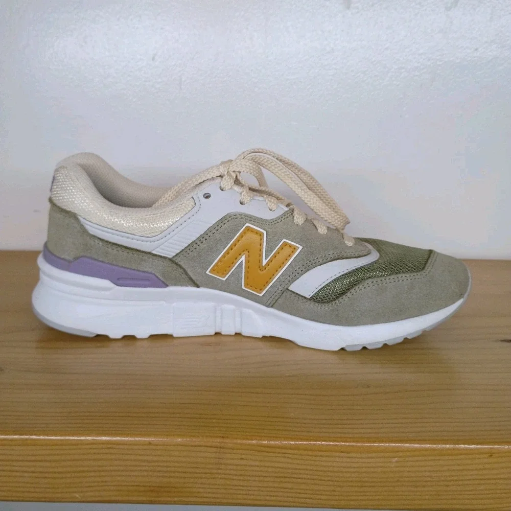 New Balance 997H Women's Size 8 B True‎ Cammo/Golden/Suede/Mix Shoes Sneakers